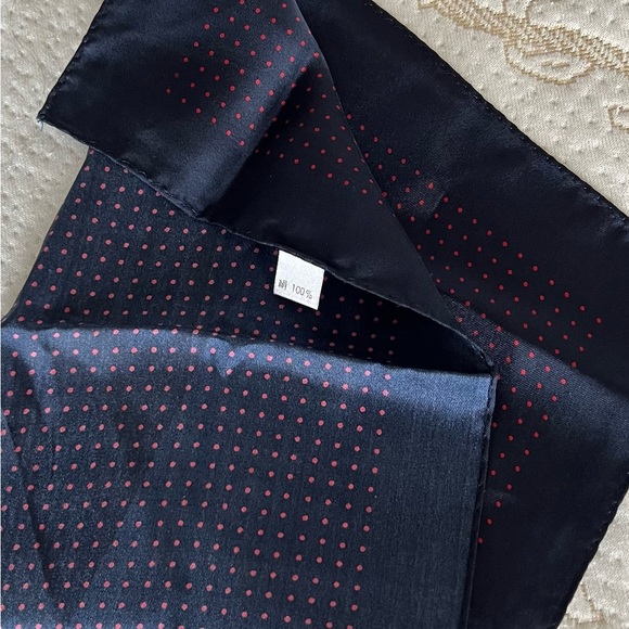 2/$25💙Brand new Vintage 100% Silk Man Pocket Square - Picture 2 of 4